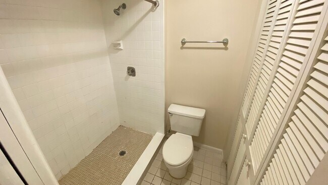 Building Photo - Two Bedroom, Two Bath in Orlando - Priced to Rent!