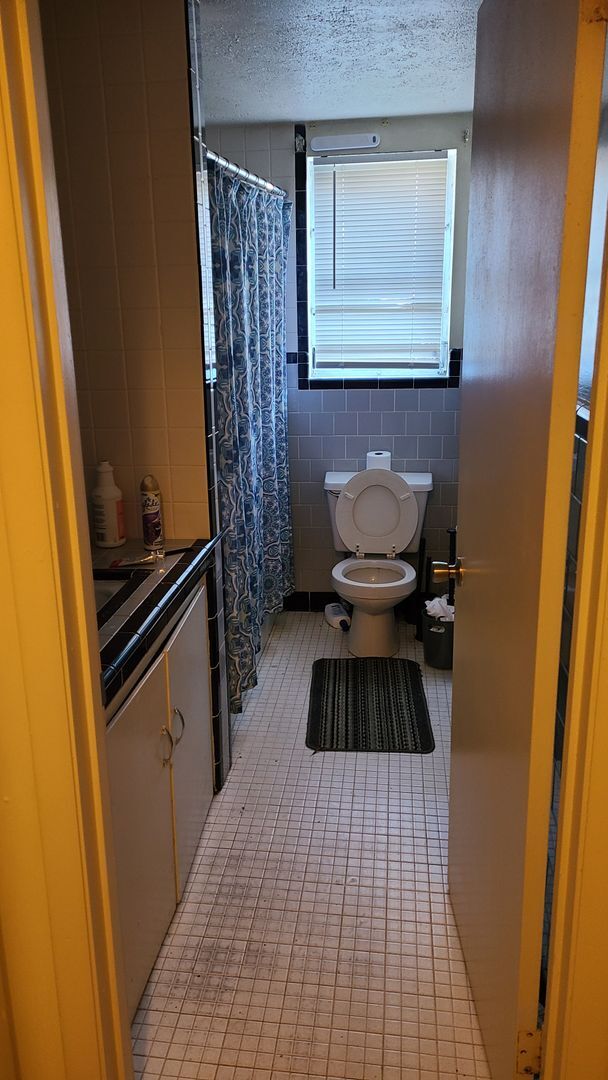 Building Photo - Burton Triplex