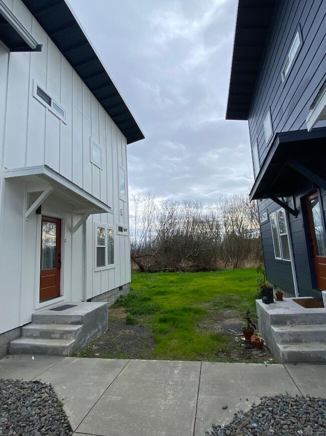 Building Photo - 1022 Villa Way