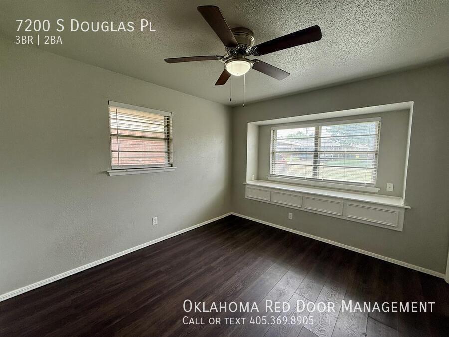 Building Photo - 7200 S Douglas Pl