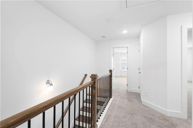 Building Photo - 6256 Hillandale Dr