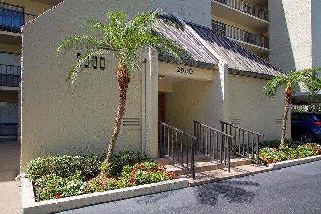Building Photo - 2900 Cove Cay Dr
