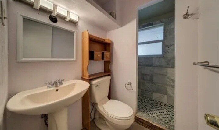 Building Photo - 6773 Dale Rd