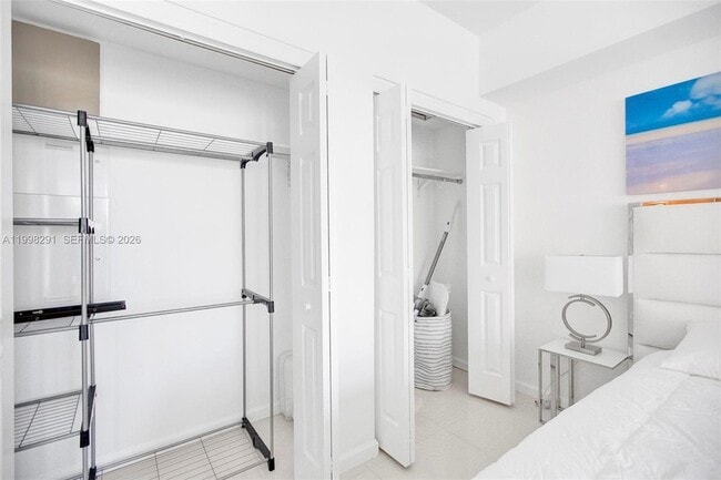 Building Photo - 475 Brickell Ave