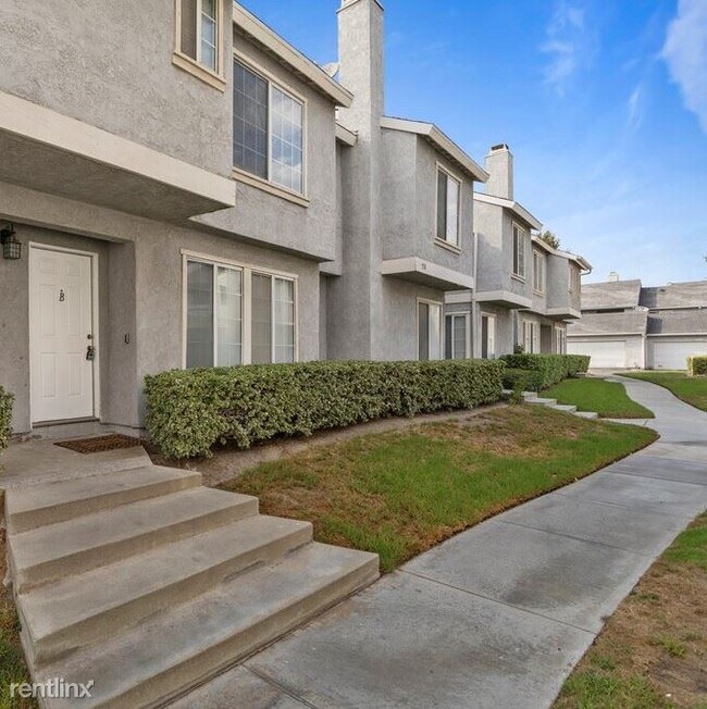 Primary Photo - 2 br, 2.5 bath Townhome - 178 West Walnut ...