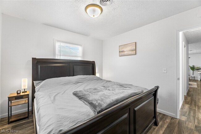 Building Photo - 2225 Martha Ave NE