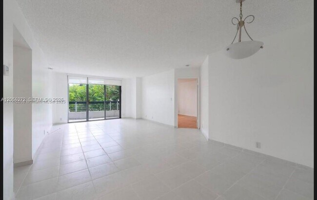 Building Photo - 19101 Mystic Pointe Dr