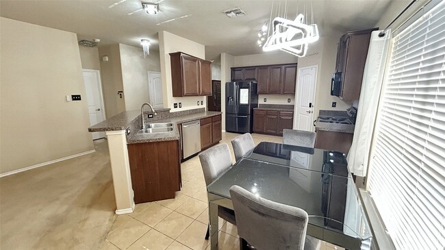 Building Photo - 609 Rain Lily Dr