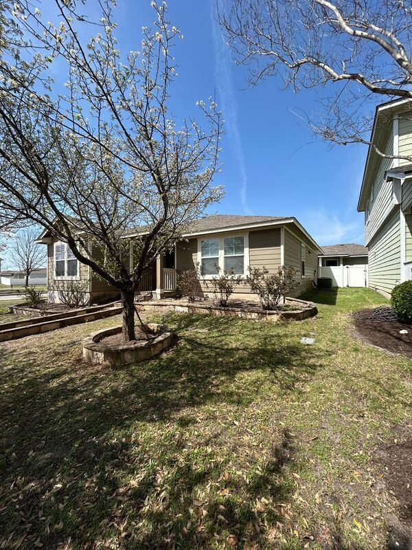 Building Photo - 18520 Mammoth Cave Blvd
