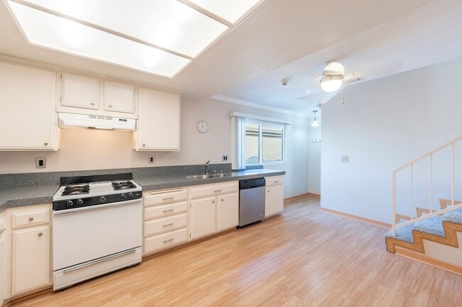 Building Photo - Mathews Avenue