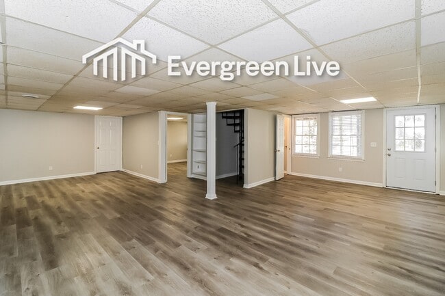 Building Photo - 5040 Waterford Dr SW