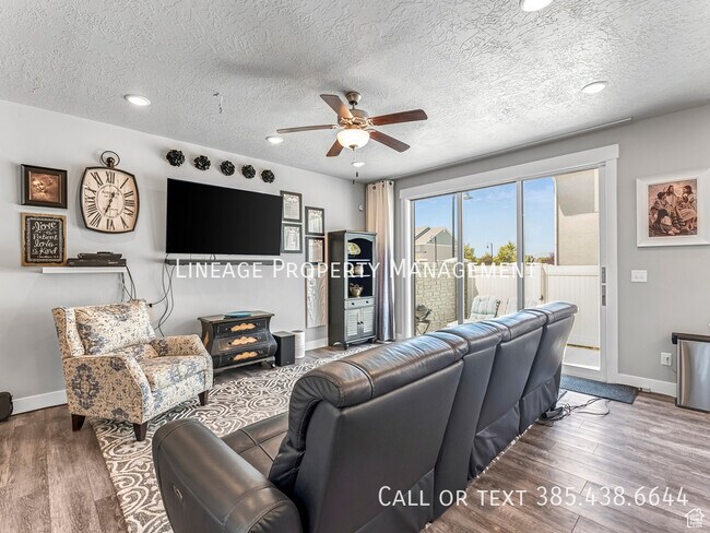 Building Photo - 10855 N Sandstone Way