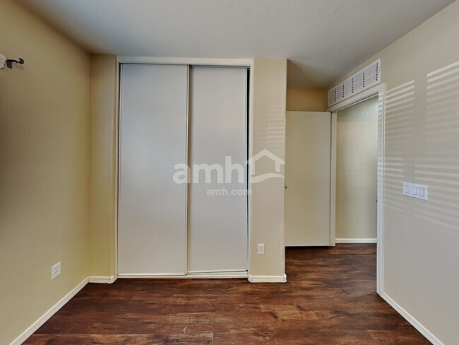 Building Photo - 12724 W Flores Dr