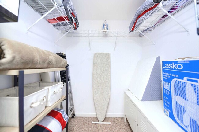 Building Photo - 1 SE 12th St