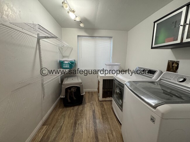 Building Photo - Welcoming Multi-Level Home for Rent in Wes...