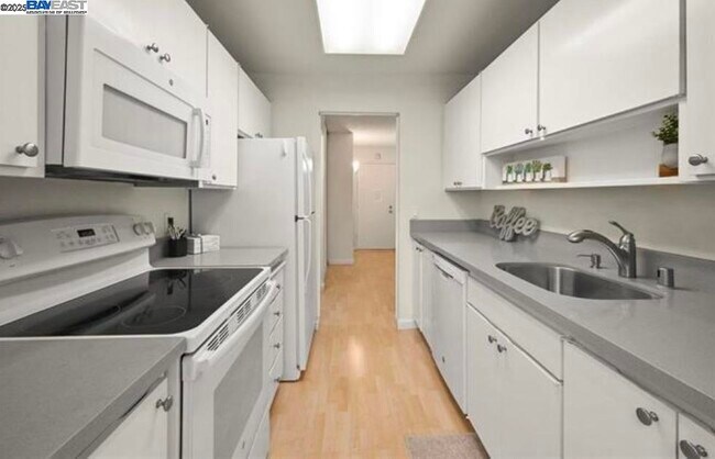Building Photo - 420 N Civic Dr