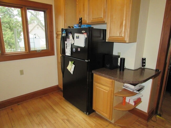 Building Photo - Spacious 4-Bedroom House on Drake Street w...