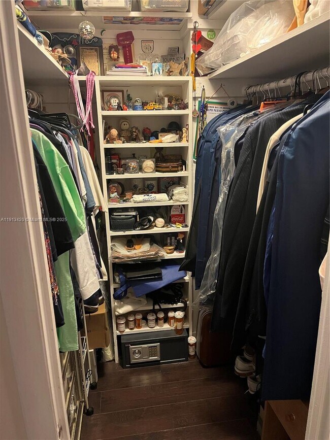 Building Photo - 8233 Harding Ave