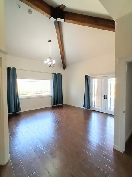 Building Photo - 1572 Silverwood Dr