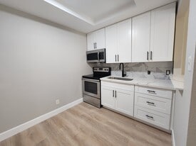 Building Photo - 304 Truman St,