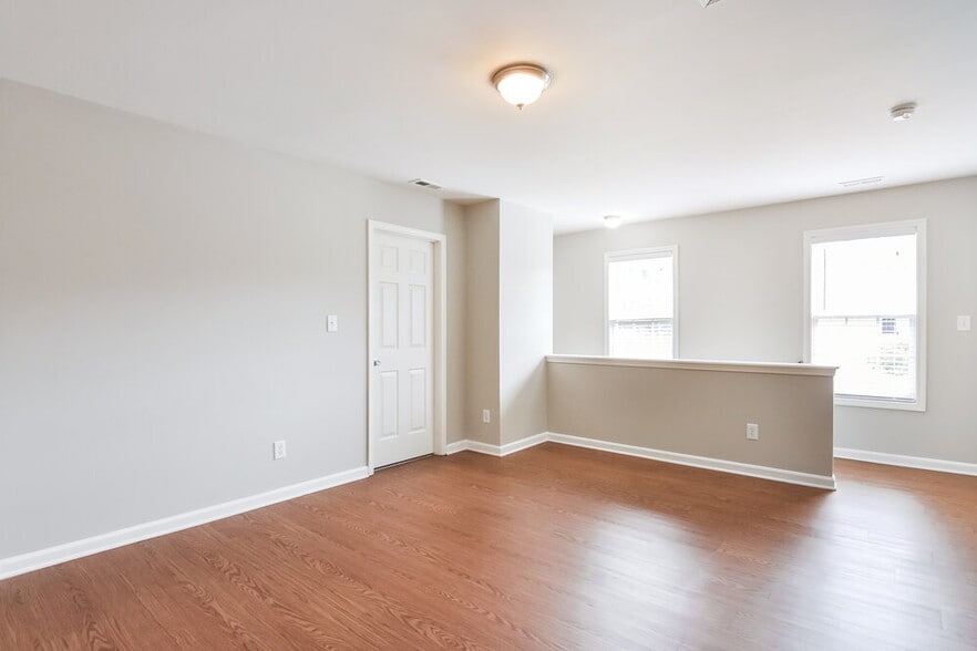Building Photo - 402 Star Ruby Dr