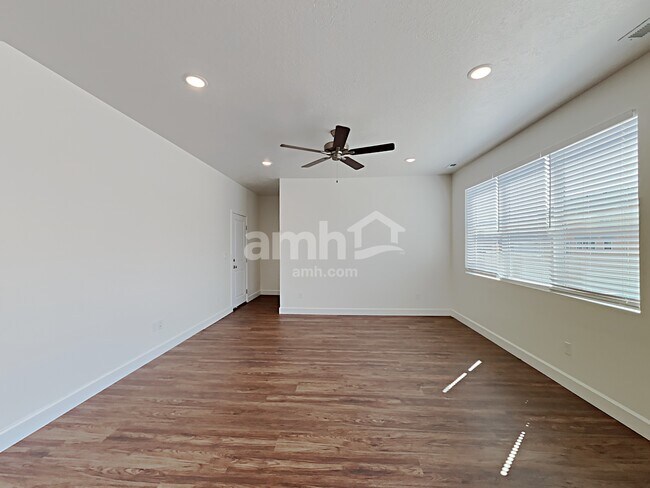 Building Photo - 1318 E White St