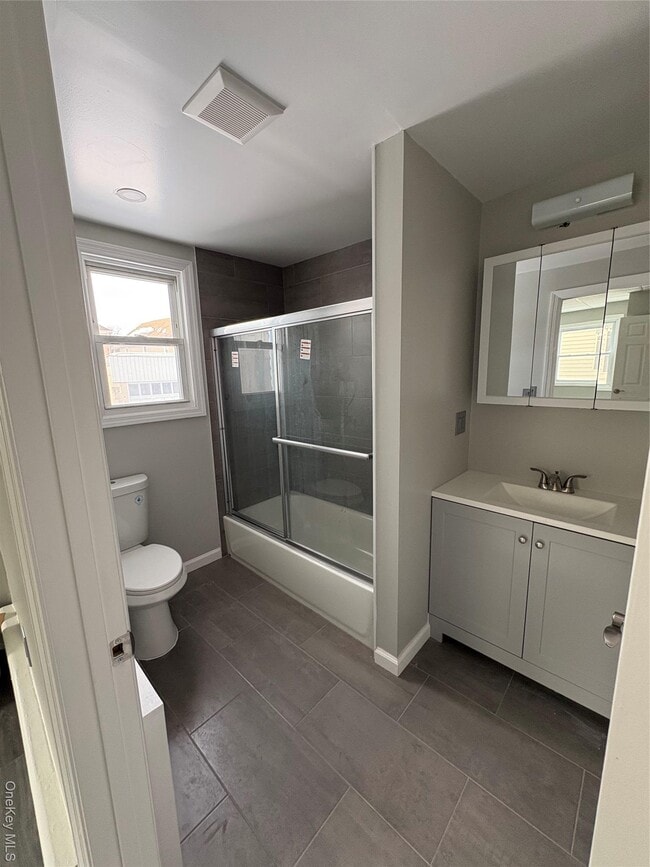 Building Photo - 142 Smith St