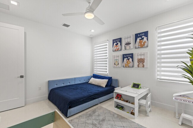 Building Photo - 12884 Wingspan Ct