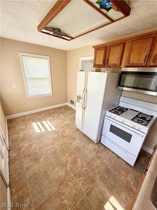 Building Photo - 26 Meadowbrook Ave