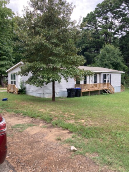 Building Photo - 1701 Pine Tree Rd