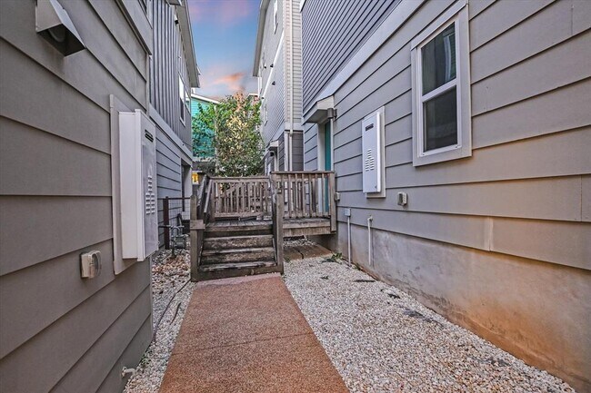 Building Photo - 2001 Tramson Dr