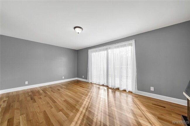 Building Photo - 206 Wrexham Ct N