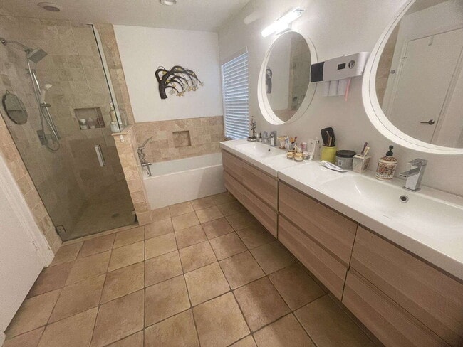 Building Photo - 9727 Cypress Shadow Ave