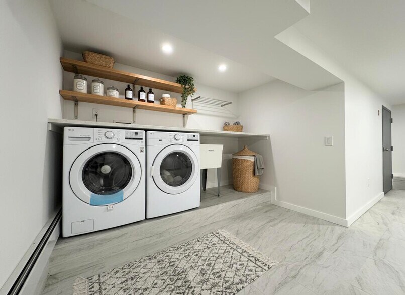 Building Photo - 198 28th St