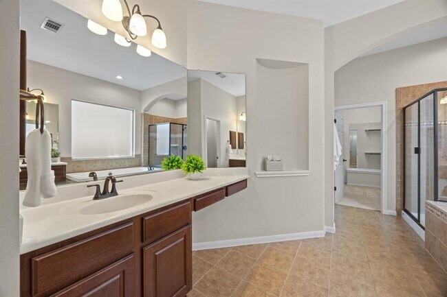 Building Photo - 1303 Quiet Creek Dr