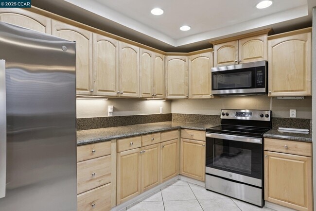 Building Photo - 1035 Alta Mesa Dr