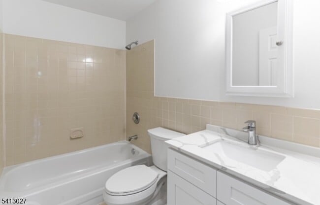 Building Photo - 2 Willow Wood Ct