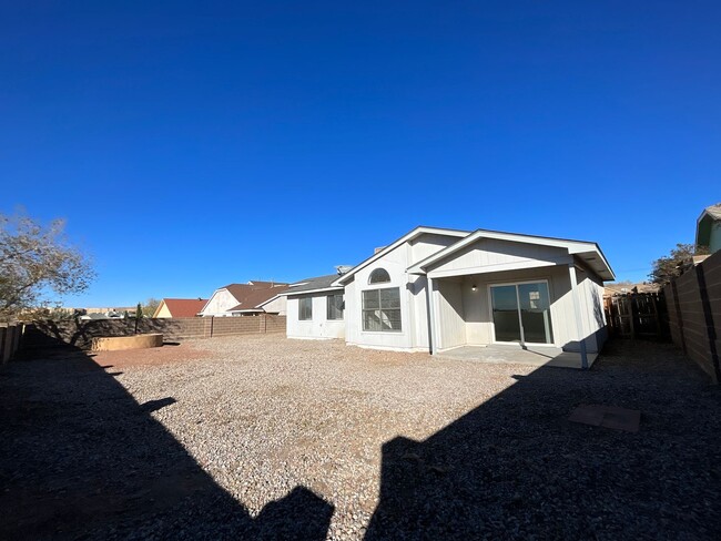 Building Photo - 3 Bedroom Single Story Home Available Near...