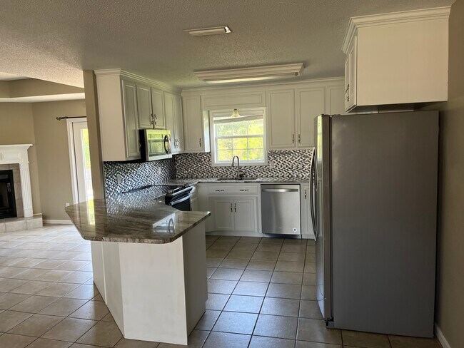 Building Photo - 206 Legacy Dr