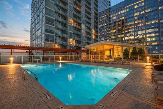 Building Photo - 10 Terminus Luxury 2 Bedroom Condo in Hear...