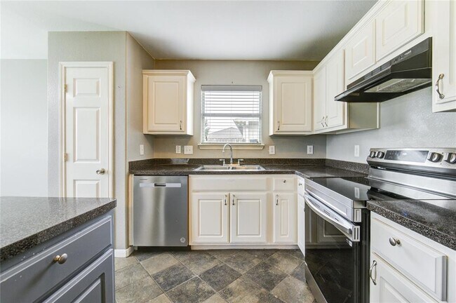 Building Photo - 6815 Dolan Bluff Ln