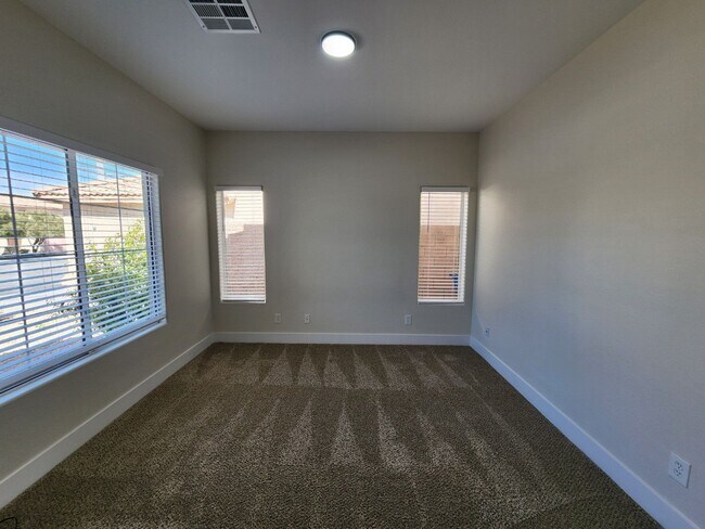 Building Photo - In the Heart of Green Valley Ranch