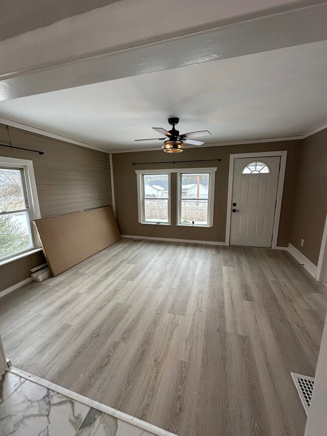 Living room - 8215 Lake Pleasant Rd