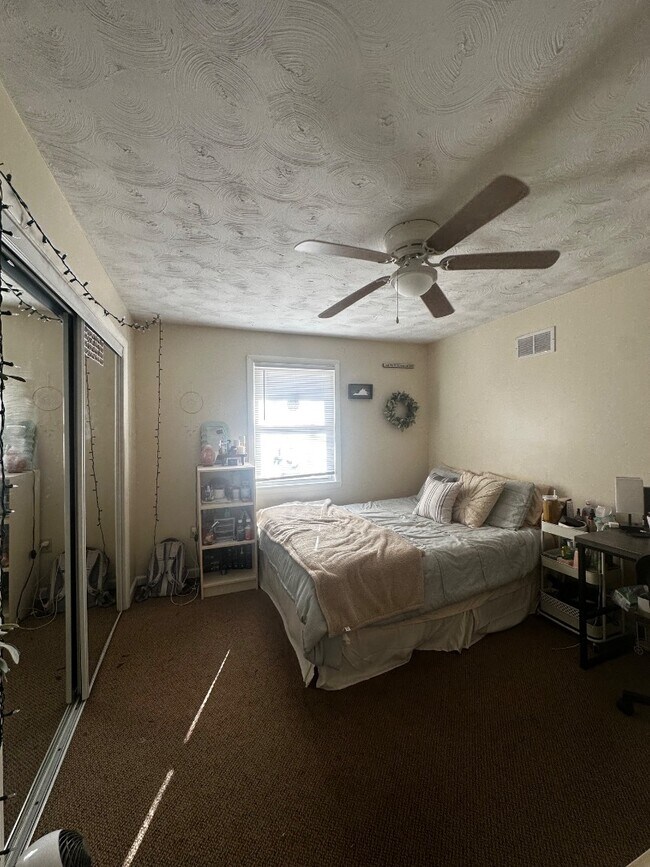 Building Photo - 136 Lorentz St