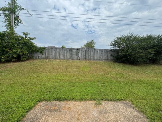 Building Photo - 8594 Sun Vista Dr N