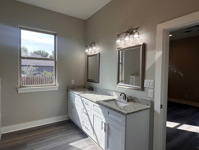 Building Photo - 368 Nene Ln