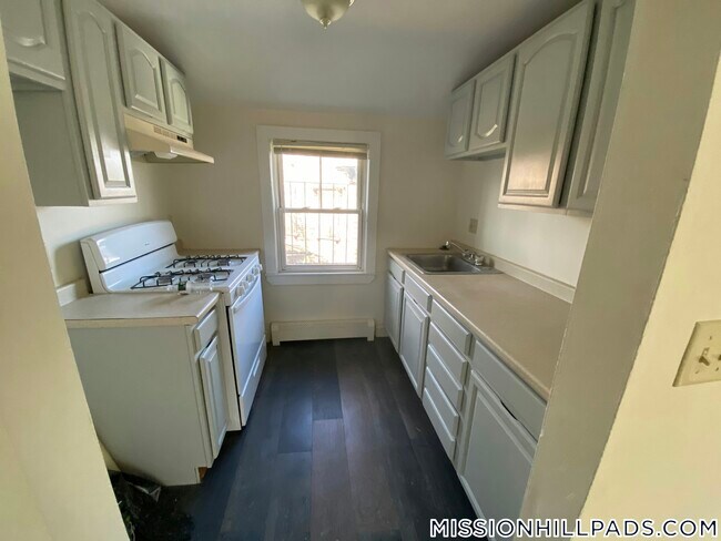 Building Photo - 40 Winthrop St