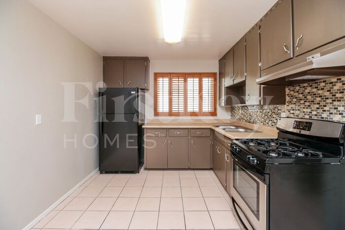 Building Photo - 5719 N 23rd Ave