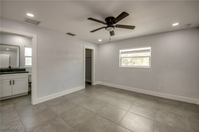 Building Photo - 4312 S Pacific Cir
