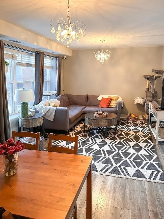 Building Photo - 4335 W Irving Park Rd